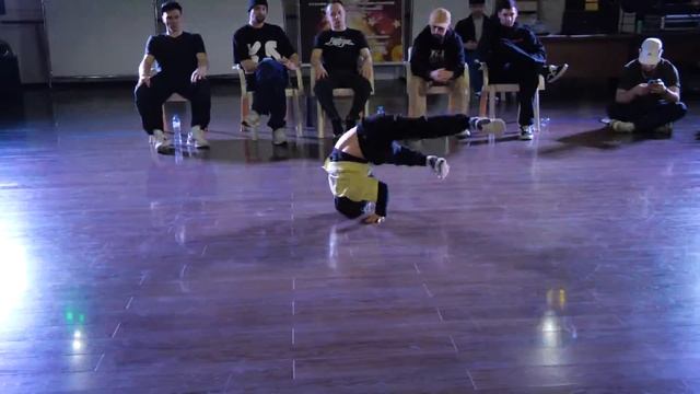 до 9 лет bboy Amba vs Дядя Федор - "ALL OPTION" break dance battle смотреть онлайн