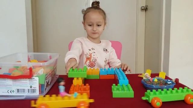 Polly Pocket Водные Аттракционы в шариках ОРБИЗ Огромный Замок ДЛЯ ПРИНЦЕСС Видео для детей смотреть онлайн