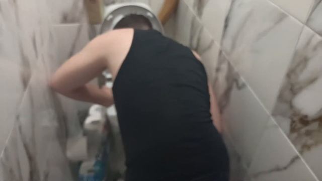 Мужик блюет 3 минуты 26 секунд