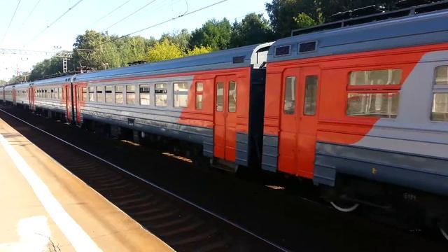 Поезд ЭР2Т на станции Долгопрудная, 1 августа 2016 смотреть онлайн