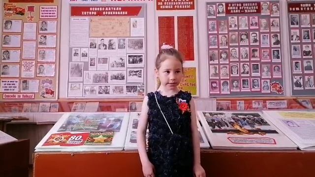 Крикунова Варвара читает стихотворение Сергея Михалкова «День Победы» смотреть онлайн