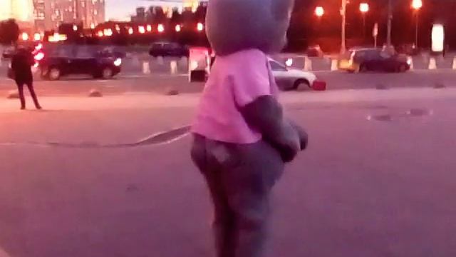 Прикольный , танцующий мишка Златомишка 🐻🐻🐻 смотреть онлайн