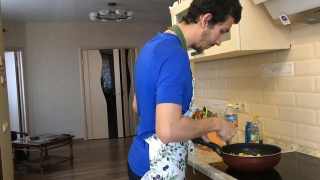 ЧЕСТНАЯ КУХНЯ - МУЖИЦКИЙ ОБЕД. КАРТОХА И САЛАТИК смотреть онлайн