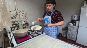 Хлопочу на кухне. Дела житейские, живем в деревне