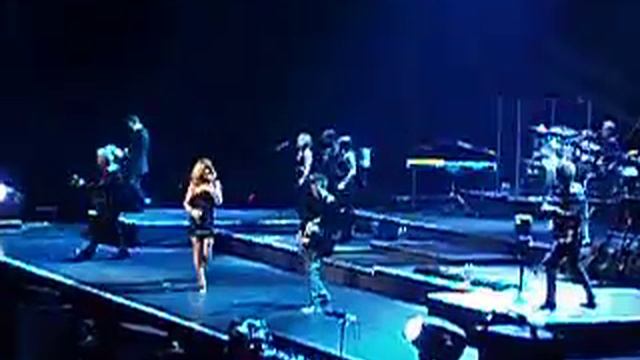 Celine Dion performing Taking Chances in Sydney 5/4/08 смотреть онлайн