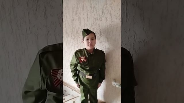 Фёдор Лахно читает стихотворение Дмитрия Гречкина «Стела» смотреть онлайн