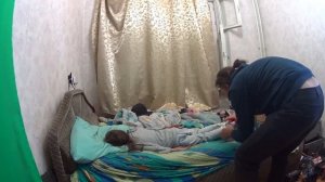 замотали скотчем