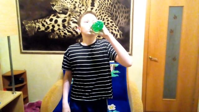Первый челленж!пью целую бутылку спрайта!чуть не лопнул!!! смотреть онлайн