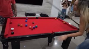 Бильярд на роздевание/Красивая блондинка/Billiards for stripping / Beautiful blonde in underwear!