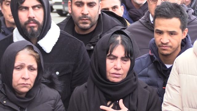 CROTONE: SIT-IN DAVANTI ALLA PREFETTURA DELLA RETE 26 FEBBRAIO, BASTA MORTI IN MARE смотреть онлайн