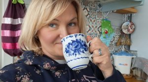 Уехала с сыночком на Дачу.