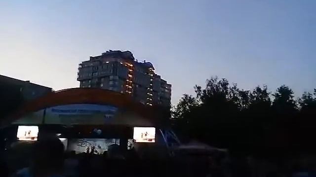 в центральном парке Новосибирска на колесе обозрения и концерт смотреть онлайн