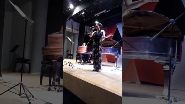 Polina Mayofis נגני לנו גיטרה - Чубчик смотреть онлайн