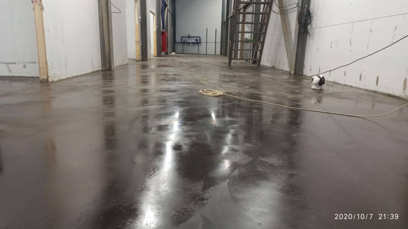 Промышленные бетонные полы с топпингом - топпинговые полы - бетонный пол для склада холодильника смотреть онлайн