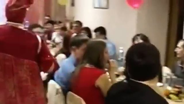 Тамада обожает жениха прикол на свадьбе смотреть онлайн
