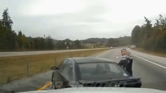 БАБЫ ЗА РУЛЁМ АВТО ПРИКОЛЫ 2018 Дуры на дорогах . Глупые девушки ) смотреть онлайн