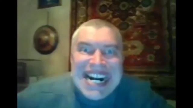 Геннадий Горин смотрит как бешеный