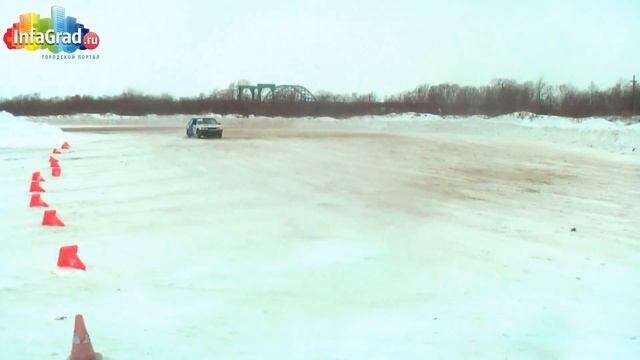 В Архангельске прошел зимний автокросс смотреть онлайн
