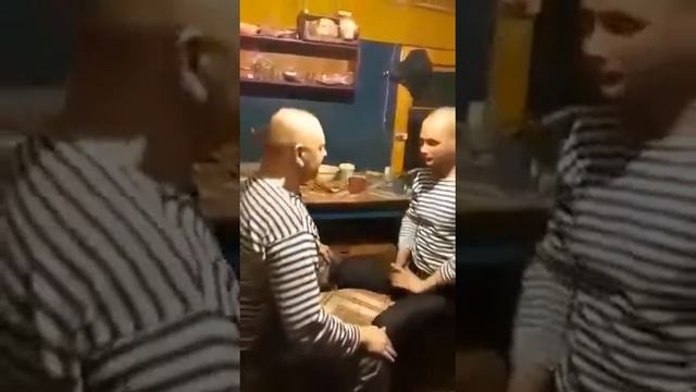 РАЗДАЮТ ПОЩЁЧИНЫ/ВЗАИМНЫЙ ЛЕЩ:)) смотреть онлайн