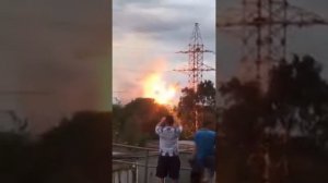 Дерево упало на ЛЭП! Захватывающее видео! Включил и залип!