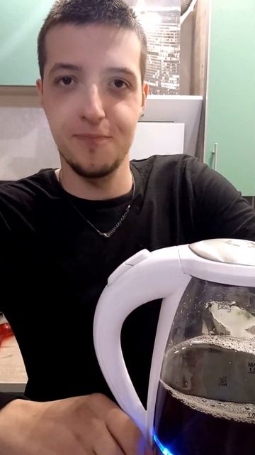 ЧТО БУДЕТ ЕСЛИ ВСКИПЯТИТЬ ЛИПТОН? #shorts #человекизстали #чай #липтон #чайник #приколы смотреть онлайн