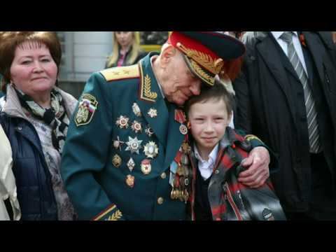 Анатолий Воскобойников - Когда на бой смертельный шли. Читают Елена Лаковская и Владислав Витковский смотреть онлайн