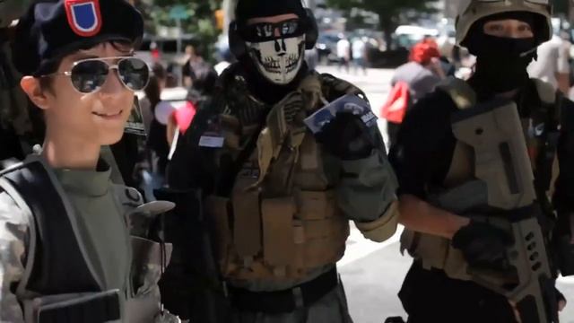 Snake and Ghost Do DragonCon 2010 - косплей.721(2).mp4 смотреть онлайн