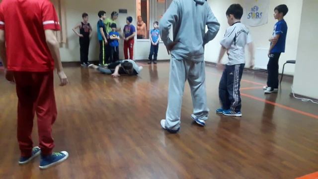 New Stars Dance Studio. Тренировка брейк