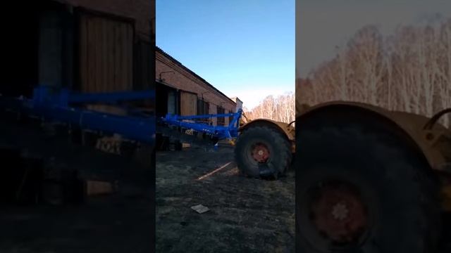 К-700А с плугом плн-8-35 смотреть онлайн