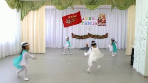 Танец Голуби мира Младшая группа Куобахчаан