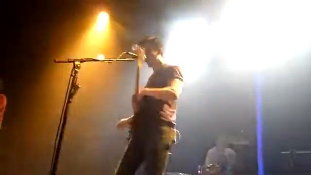 Alex and Jamie look like kissing (credits amus) смотреть онлайн