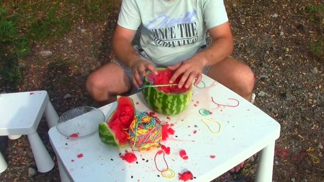 Арбуз ЧЕЛЛЕНДЖ / Мама против Папы. У кого круче взрыв? смотреть онлайн