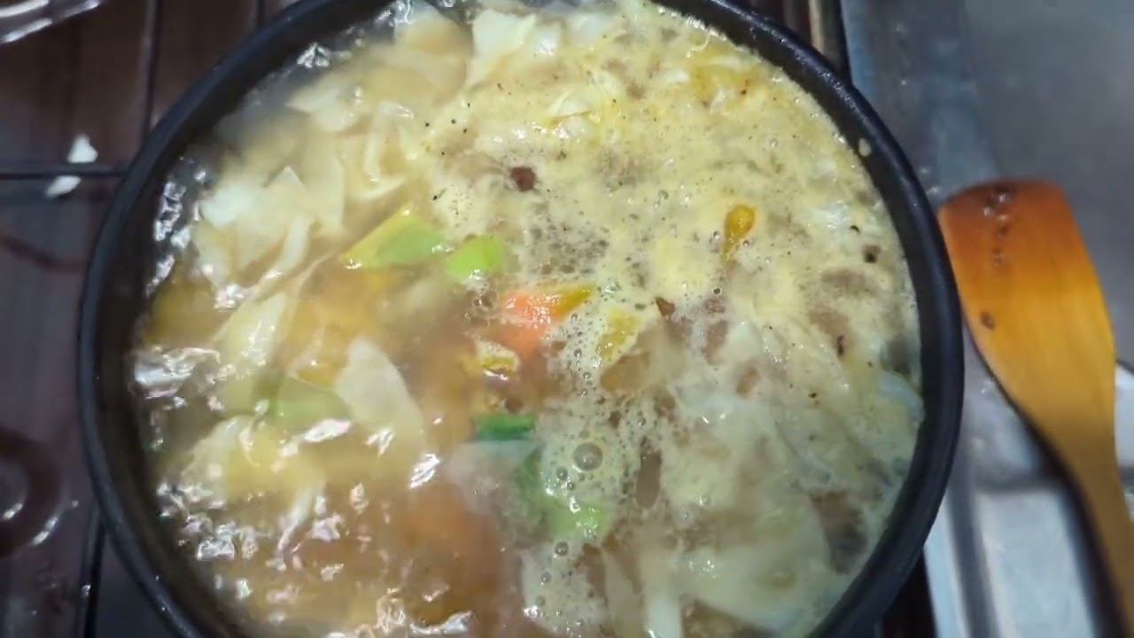 Готовлю вкусный супчик со свежей капустой и курочку с овощами