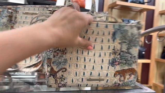 Y1051 Новости из магазина. COACH, BRAHMIN. смотреть онлайн