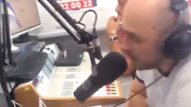 DZIDZIO и Олена Лавренюк в студии Русского Радио Украина. смотреть онлайн
