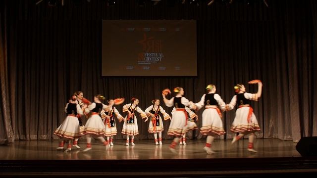 Сербский танец "Коло".mp4 смотреть онлайн