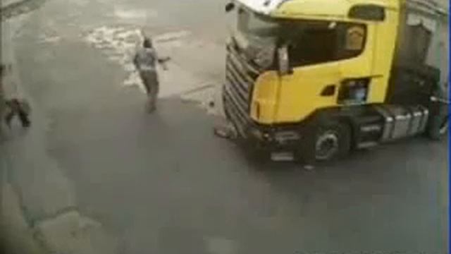 приколы водитель грузовика забыл пристегнуться смотреть онлайн