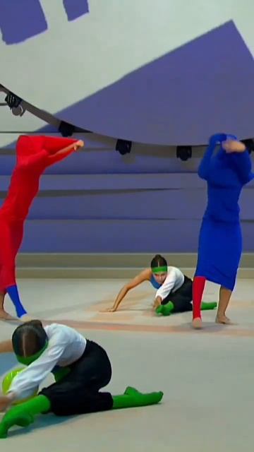 Аверены не смотря на завершение карьеры они продолжают участвовать в шоу и удивлять нас смотреть онлайн