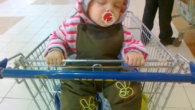 Ребенок спит... Или фильм "Начало 2" смотреть онлайн