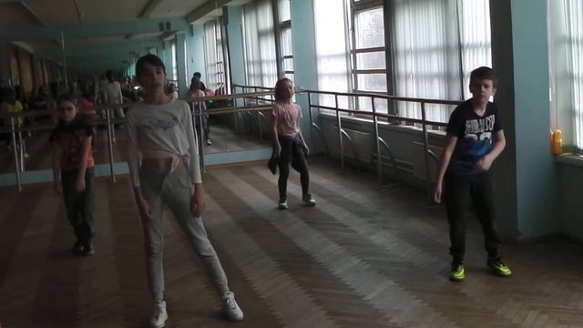 Танцор хип-хопа и будущий барабанщик и боксёр Василий Лазарев. Хип-хоп. Дворец Гайдара 2017 IMGA063