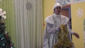 Утренник в детском саду Новый год 26.12.2018 Веселый Дед Мороз и новогодняя елка)
