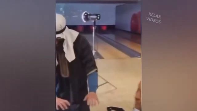 ЛЫСАЯ ГОЛОВА В БОУЛИНГЕ смотреть онлайн