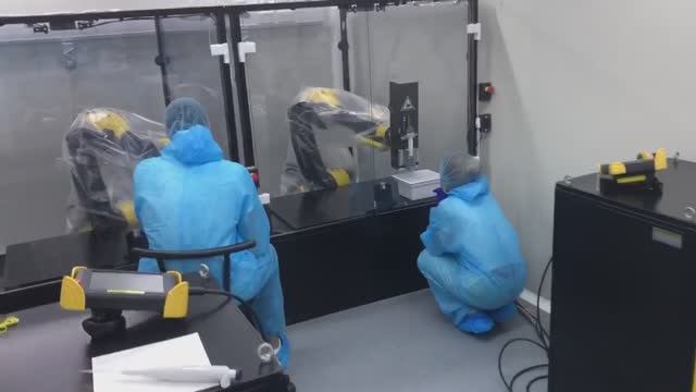 Робот в ОАЭ смотреть онлайн