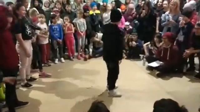 Hip-hop dance от юного танцора. смотреть онлайн
