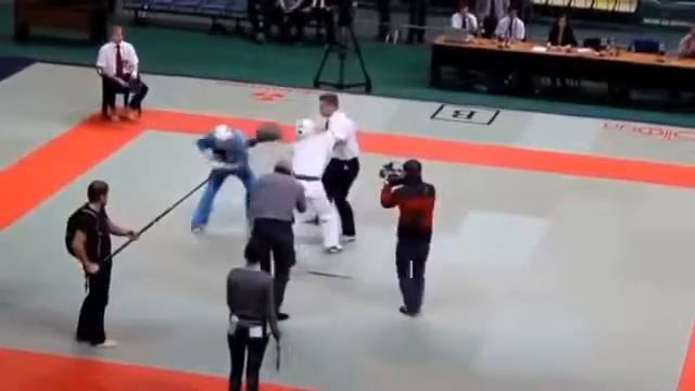Судья показал как нужно драться прикол 2015 смотреть онлайн