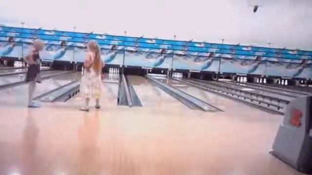 Играем в боулинг смотреть онлайн