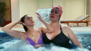«Бабуля, внук, бассейн и злая тетя».