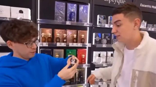 ПРИКОЛЬНЫЙ МОМЕНТ!:D НАДЕЮСЬ А4 ЗАМЕТИТ ЭТО ВИДЕО °^°