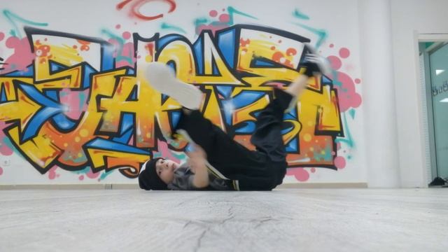 долгожданая обучалка по гелику!!!#video #bboy#swift #чегеваря#гелик смотреть онлайн