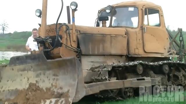 Чем круче джип, тем дальше идти за трактором смотреть онлайн